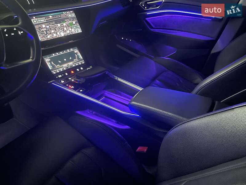 Позашляховик / Кросовер Audi e-tron Sportback 2020 в Києві