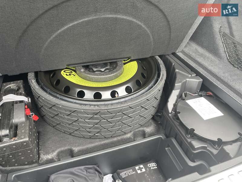 Позашляховик / Кросовер Audi e-tron Sportback 2020 в Києві