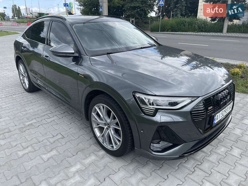 Позашляховик / Кросовер Audi e-tron Sportback 2020 в Києві