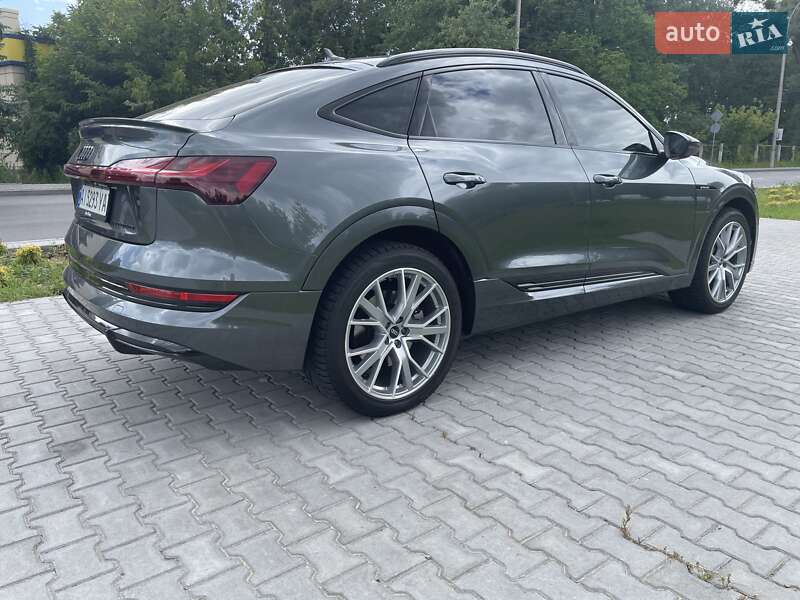 Позашляховик / Кросовер Audi e-tron Sportback 2020 в Києві