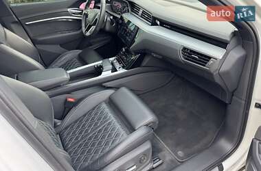 Внедорожник / Кроссовер Audi e-tron Sportback 2022 в 