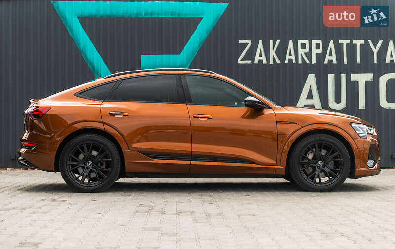 Позашляховик / Кросовер Audi e-tron Sportback 2022 в Мукачевому