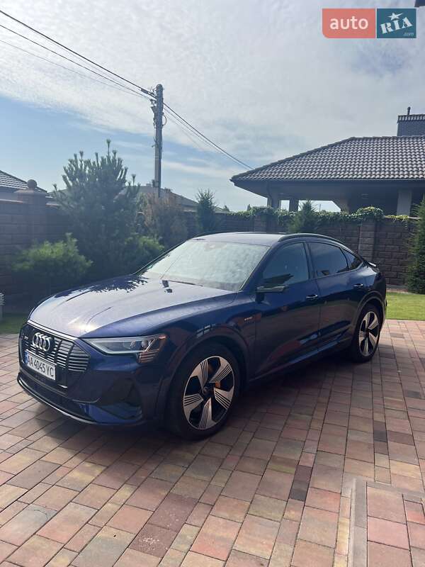 Позашляховик / Кросовер Audi e-tron Sportback 2021 в Києві фото 11 Позашляховик / Кросовер Audi e-tron Sportback 2021 в Києві