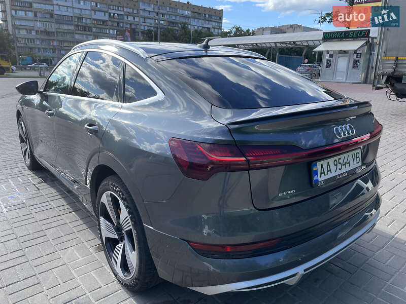 Позашляховик / Кросовер Audi e-tron Sportback 2020 в Києві