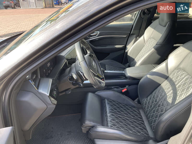 Позашляховик / Кросовер Audi e-tron Sportback 2020 в Києві