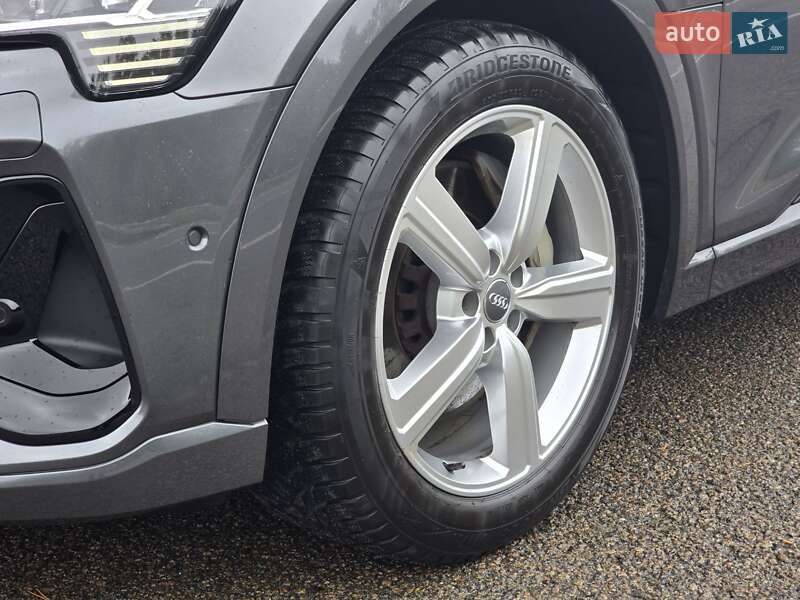 Позашляховик / Кросовер Audi e-tron Sportback 2020 в Ковелі