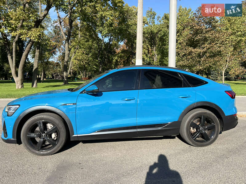 Позашляховик / Кросовер Audi e-tron Sportback 2021 в Харкові