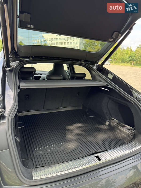 Позашляховик / Кросовер Audi e-tron Sportback 2021 в Ужгороді
