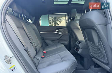 Внедорожник / Кроссовер Audi e-tron Sportback 2021 в 