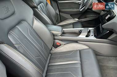 Позашляховик / Кросовер Audi e-tron Sportback 2022 в 