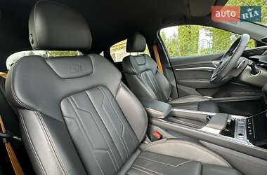 Позашляховик / Кросовер Audi e-tron Sportback 2022 в 