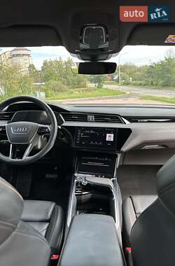 Позашляховик / Кросовер Audi e-tron Sportback 2022 в 