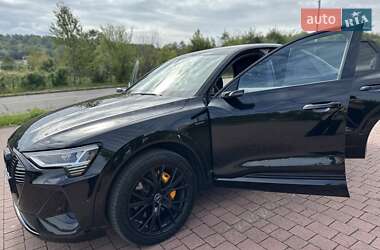 Позашляховик / Кросовер Audi e-tron Sportback 2022 в 
