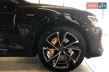 Позашляховик / Кросовер Audi e-tron Sportback 2021 в  фото 10 Позашляховик / Кросовер Audi e-tron Sportback 2021 в