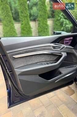 Внедорожник / Кроссовер Audi e-tron Sportback 2021 в 