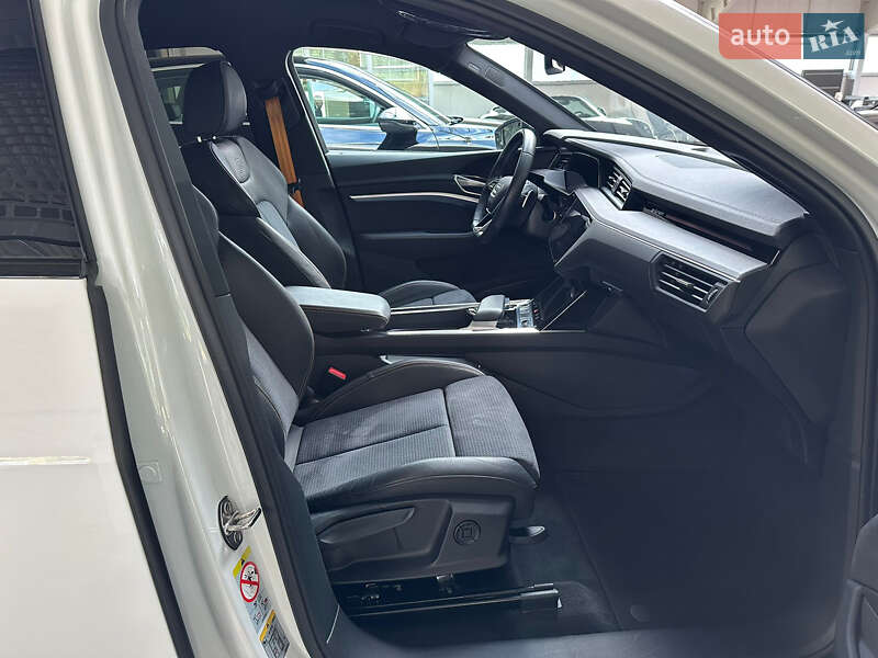 Внедорожник / Кроссовер Audi e-tron Sportback 2022 в Берегово