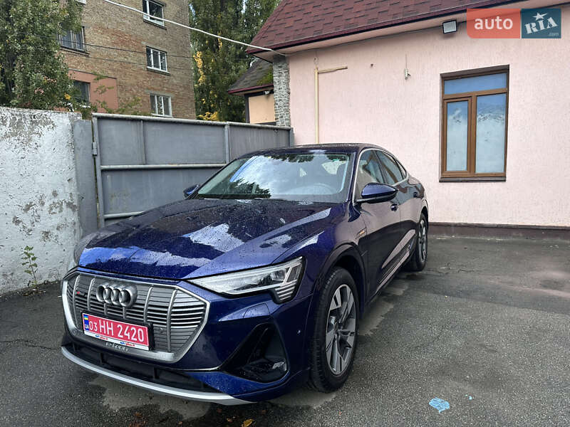 Позашляховик / Кросовер Audi e-tron Sportback 2023 в Києві