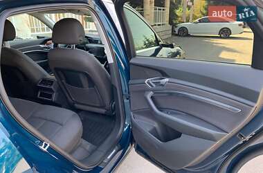 Позашляховик / Кросовер Audi e-tron Sportback 2020 в 