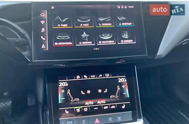 Позашляховик / Кросовер Audi e-tron Sportback 2020 в 