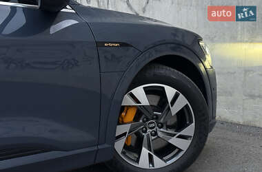 Позашляховик / Кросовер Audi e-tron Sportback 2021 в  фото 24 Позашляховик / Кросовер Audi e-tron Sportback 2021 в