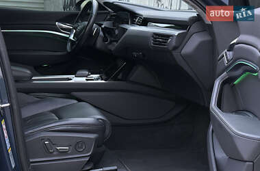 Позашляховик / Кросовер Audi e-tron Sportback 2021 в  фото 39 Позашляховик / Кросовер Audi e-tron Sportback 2021 в