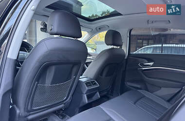 Позашляховик / Кросовер Audi e-tron Sportback 2020 в  фото 47 Позашляховик / Кросовер Audi e-tron Sportback 2020 в