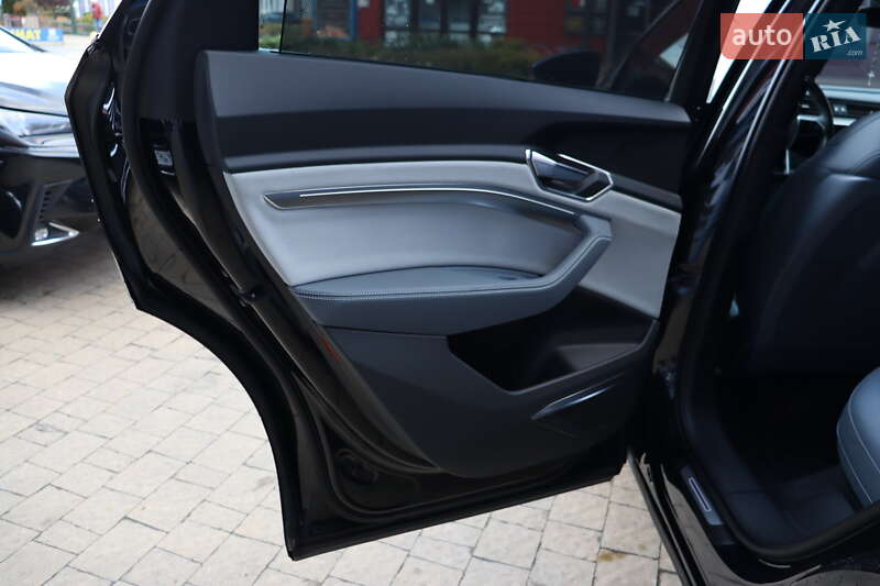 Позашляховик / Кросовер Audi e-tron Sportback 2023 в Львові