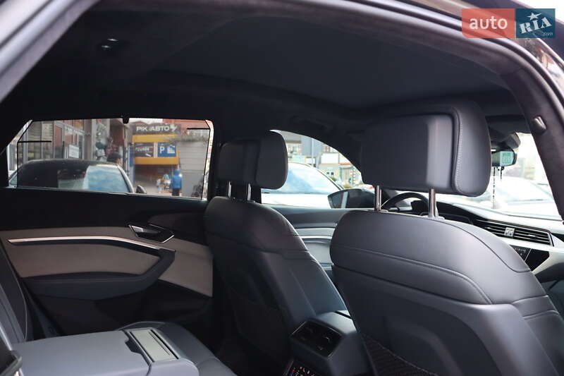 Позашляховик / Кросовер Audi e-tron Sportback 2023 в Львові