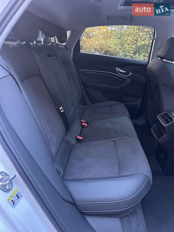 Позашляховик / Кросовер Audi e-tron Sportback 2022 в Тернополі