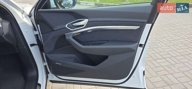 Позашляховик / Кросовер Audi e-tron Sportback 2023 в Тернополі