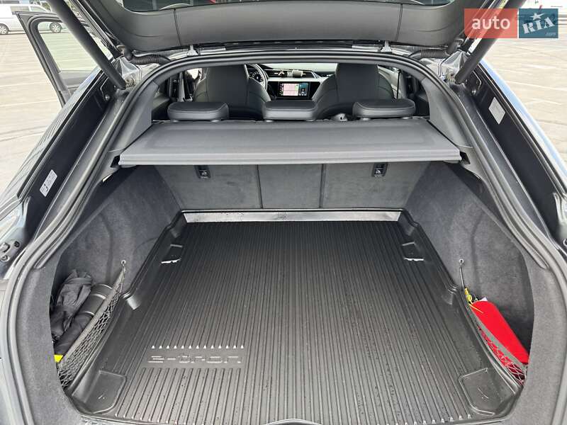 Позашляховик / Кросовер Audi e-tron Sportback 2021 в Києві