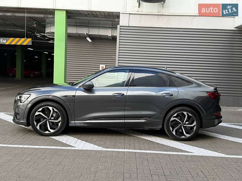 Позашляховик / Кросовер Audi e-tron Sportback 2021 в Києві