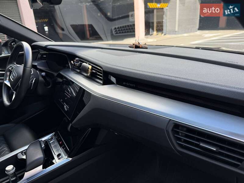 Позашляховик / Кросовер Audi e-tron Sportback 2021 в Києві