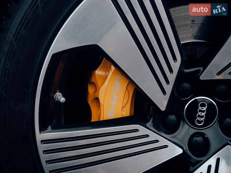 Позашляховик / Кросовер Audi e-tron Sportback 2020 в Кременчуці