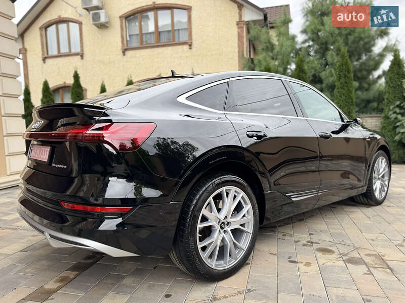 Позашляховик / Кросовер Audi e-tron Sportback 2023 в Чернівцях