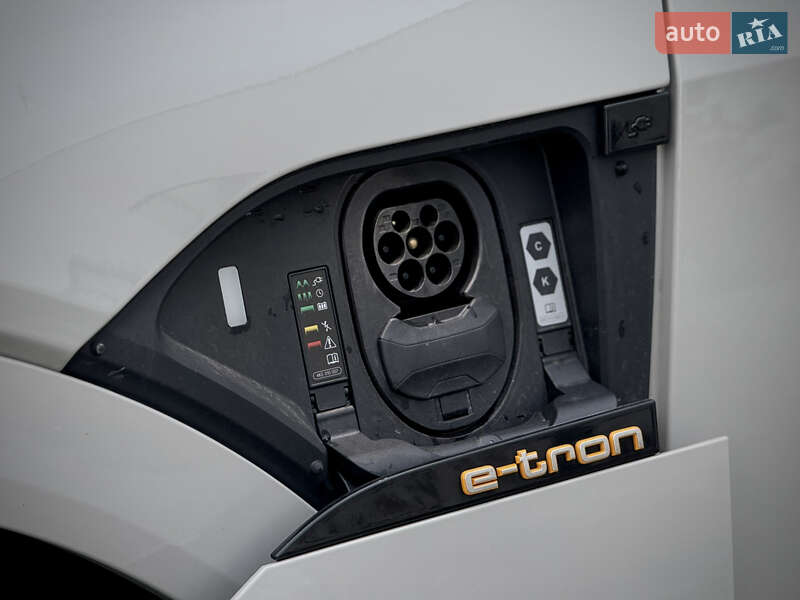 Позашляховик / Кросовер Audi e-tron Sportback 2021 в Луцьку