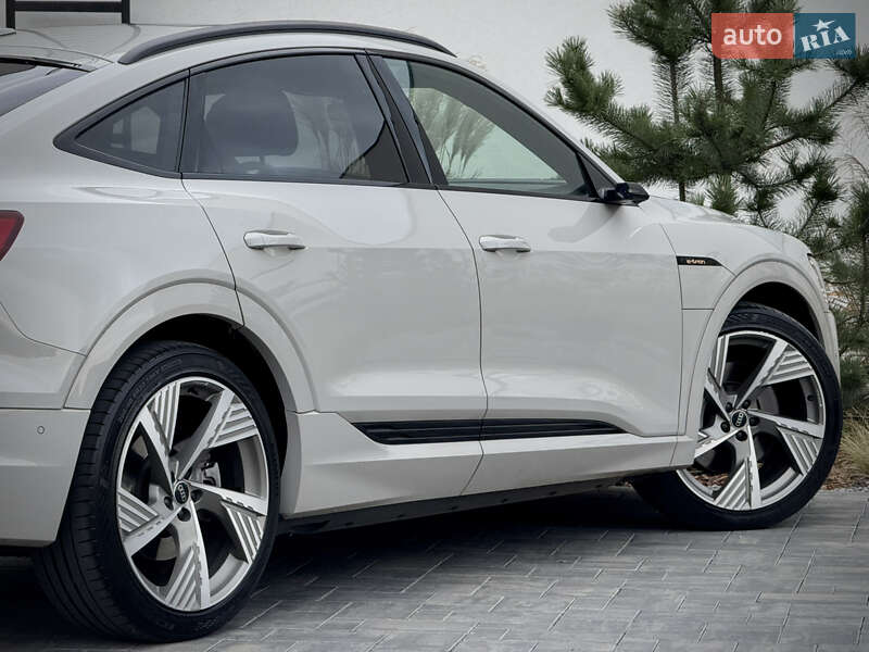Позашляховик / Кросовер Audi e-tron Sportback 2021 в Луцьку