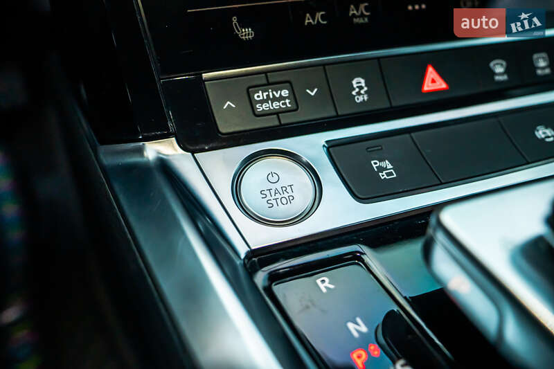 Позашляховик / Кросовер Audi e-tron Sportback 2020 в Луцьку