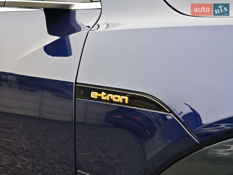 Позашляховик / Кросовер Audi e-tron Sportback 2020 в Луцьку