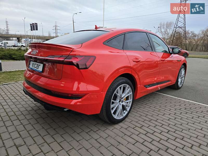 Позашляховик / Кросовер Audi e-tron Sportback 2021 в Києві