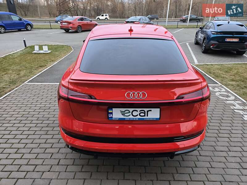 Позашляховик / Кросовер Audi e-tron Sportback 2021 в Києві