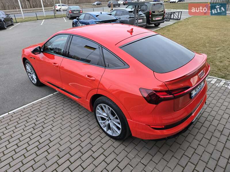 Позашляховик / Кросовер Audi e-tron Sportback 2021 в Києві