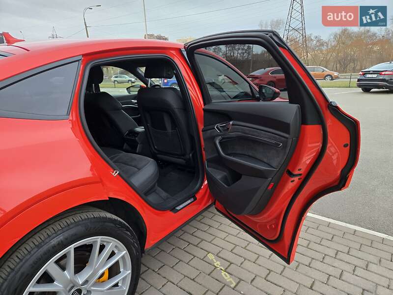 Позашляховик / Кросовер Audi e-tron Sportback 2021 в Києві