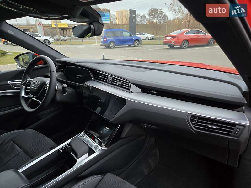 Позашляховик / Кросовер Audi e-tron Sportback 2021 в Києві