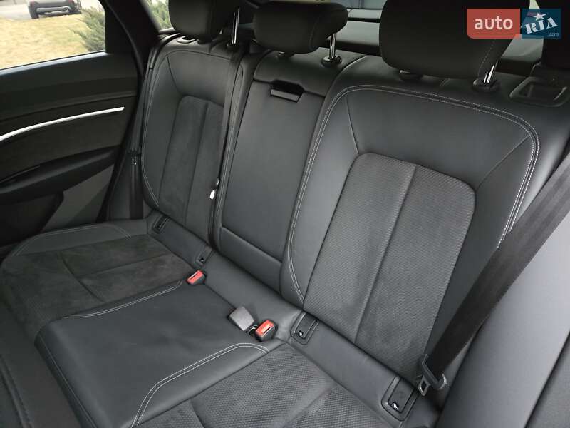 Позашляховик / Кросовер Audi e-tron Sportback 2021 в Києві