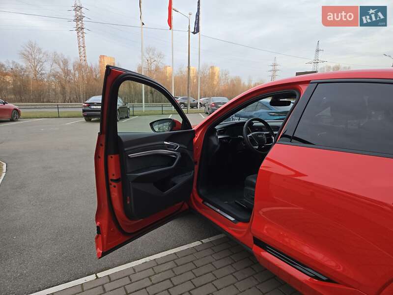 Позашляховик / Кросовер Audi e-tron Sportback 2021 в Києві