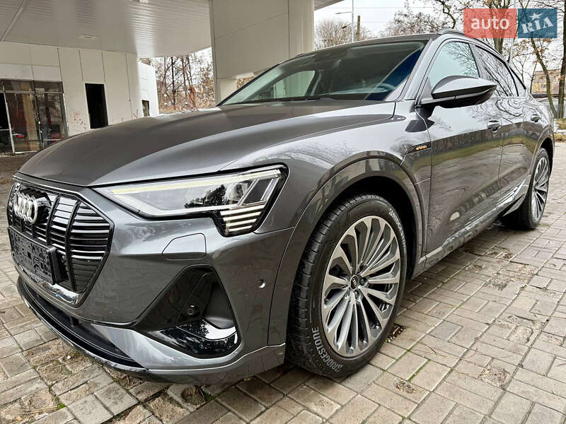 Позашляховик / Кросовер Audi e-tron Sportback 2022 в Дніпрі