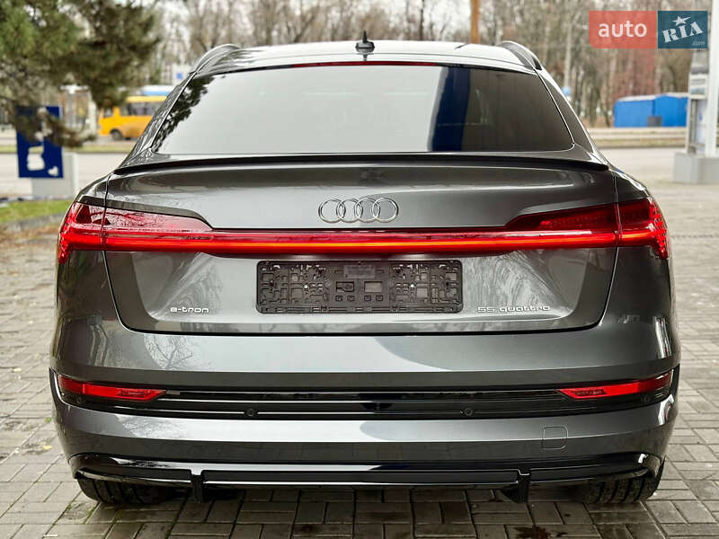 Позашляховик / Кросовер Audi e-tron Sportback 2022 в Дніпрі