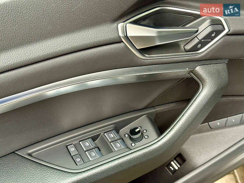 Позашляховик / Кросовер Audi e-tron Sportback 2022 в Дніпрі