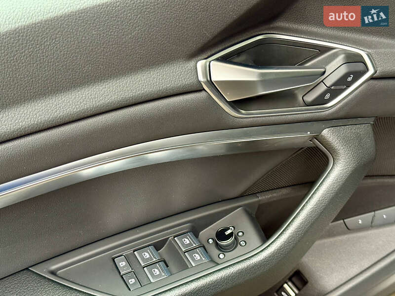 Позашляховик / Кросовер Audi e-tron Sportback 2022 в Дніпрі